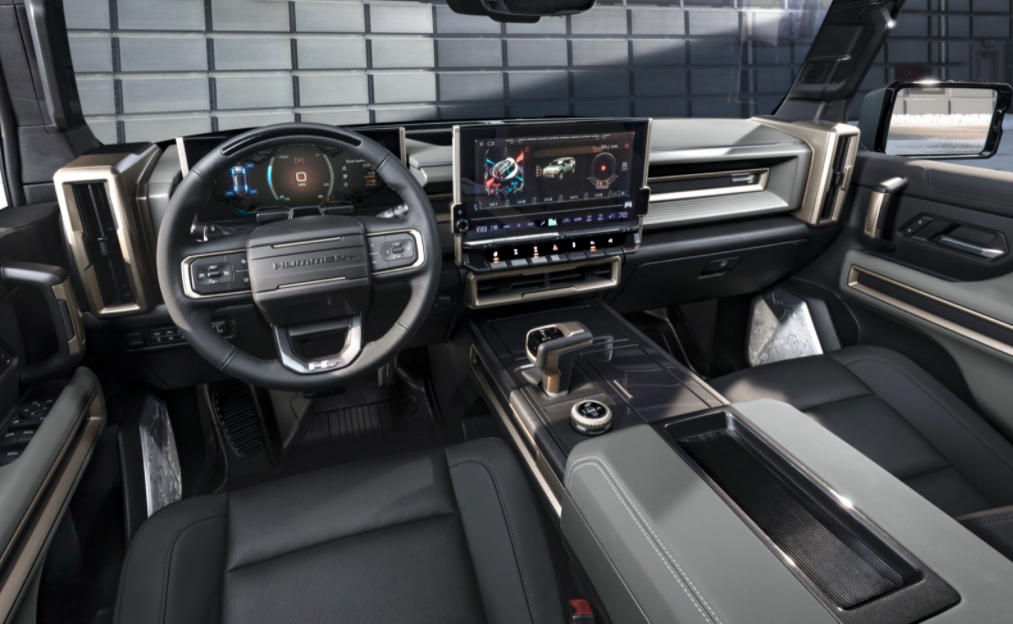 2024 GMC Hummer EV SUV能够在不到3.5秒的时间内达到0-60英里/小时的速度