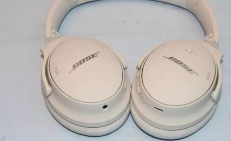 Bose 耳机迷有福了！QuietComfort 45 已在 FCC 官方照片中泄露