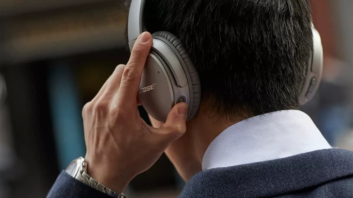 Bose 耳机迷有福了！QuietComfort 45 已在 FCC 官方照片中泄露