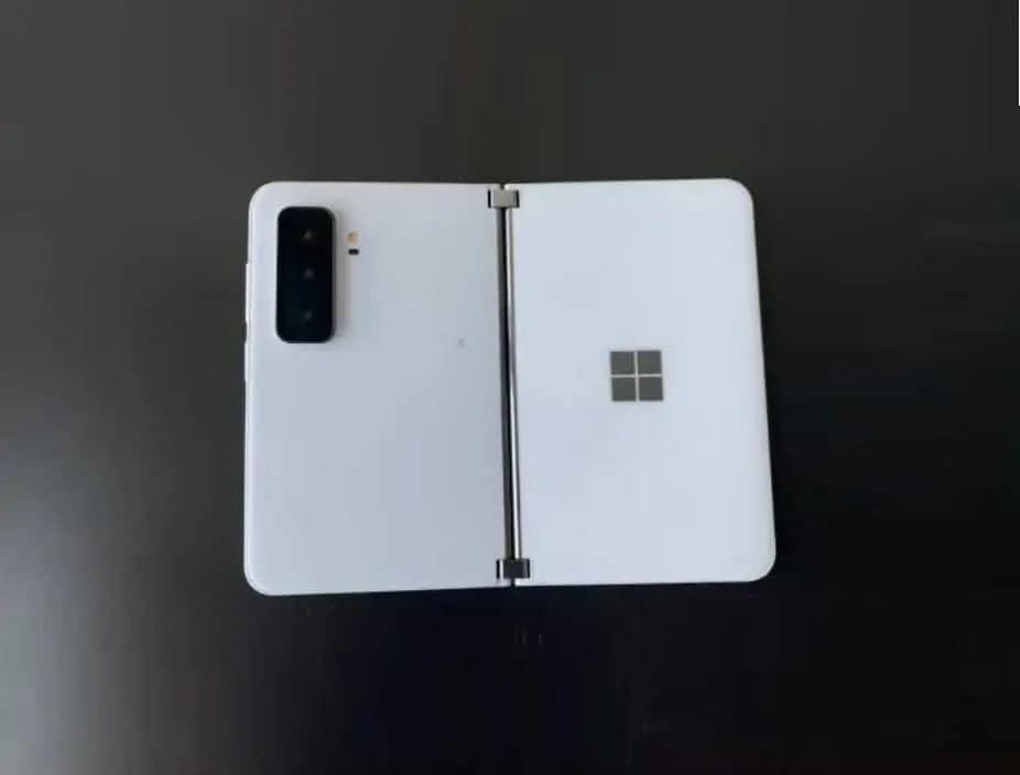 微软Surface Duo 2 图像泄露，揭示三重摄像头系统