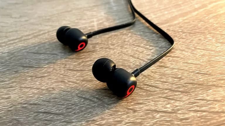 Beats Flex 评测：为 Apple 用户打造的廉价连接无线耳机
