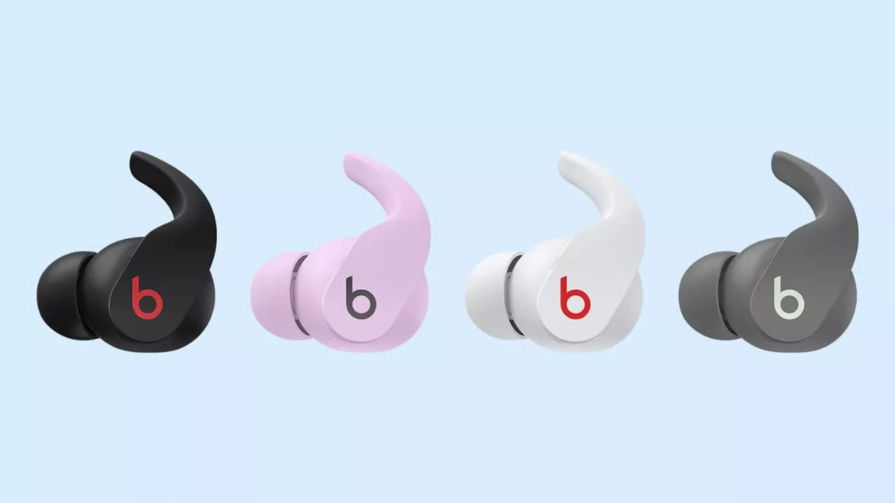 在金卡戴珊的耳朵里发现了新的 Beats 无线耳机，窃取了 AirPods 的风头