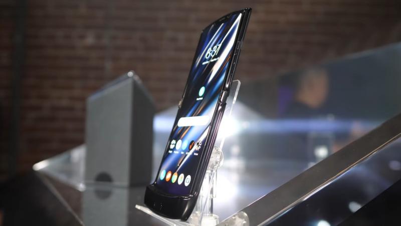 摩托罗拉的 Razr 5G、OnePlus 9 系列和更多 Android 设备正在发售