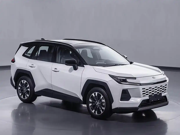 全新换代丰田威兰达11月20日上市 采用半封闭格栅设计