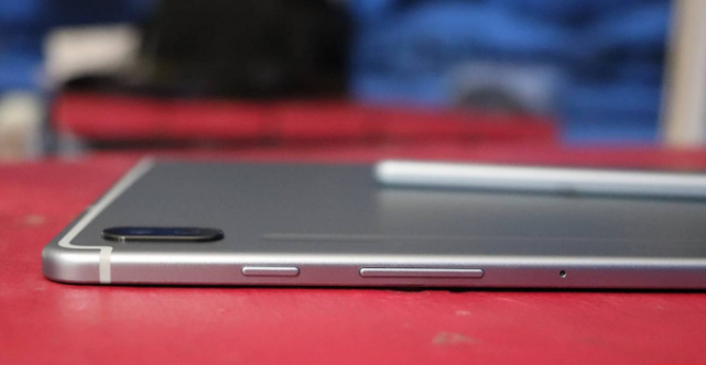 疑似荣耀Magic 8 Ultra配置曝光！配备等深四曲屏