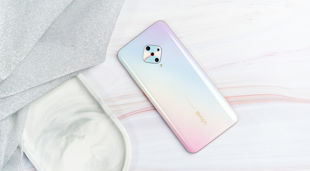 OPPO Reno12系列将配备等深微四曲屏 预计下月发布