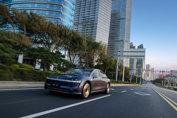 新款享界S9动态评测首发 预售火爆背后的产品逻辑