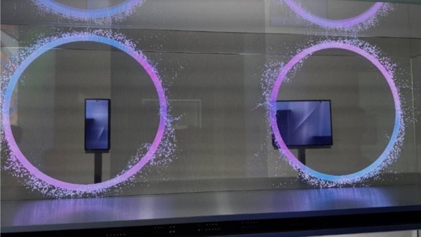 三星首款三折叠手机名称确认：Z TriFold 真机已亮相