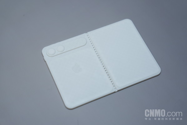 “iPhone Fold”上手：我用3D打印“造”了一台苹果折叠屏