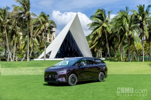 何小鹏：X9超级增程标配9个安全气囊 安全是底线 