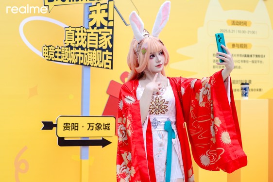 加速线下布局!真我首家电竞主题城市旗舰店盛大开业