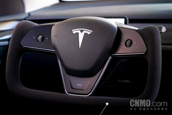 特斯拉半幅式方向盘