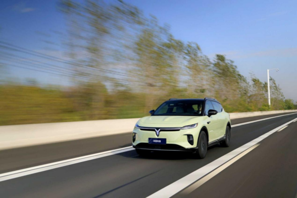 中国汽车首个零百充速榜公布：岚图知音稳居第一