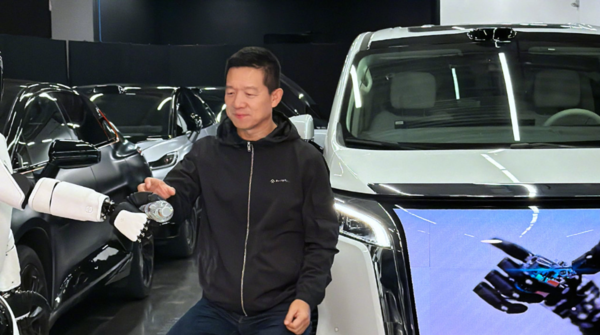 FF首款EAI机器人获美法规认证 贝莱德四季度增持40%