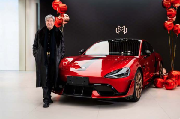 全国首台！小米SU7 Ultra竞速红定制版今日正式交付