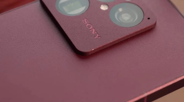 Xperia 1 VIII相机掉漆争议 “正常磨损”还是“品控缺陷”？