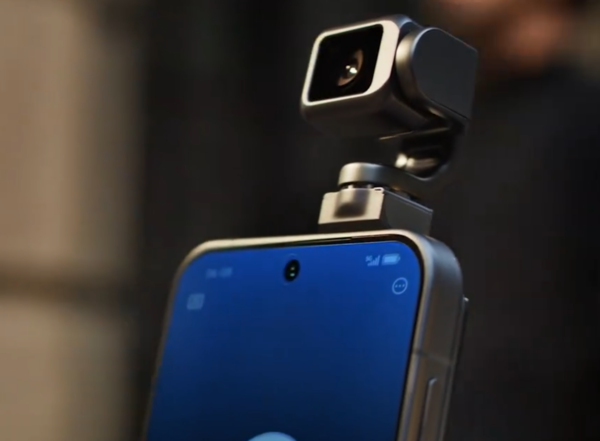 荣耀Robot Phone正式亮相 手机将有“大脑”和“手脚”？