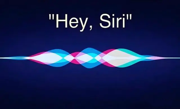 古尔曼:增强版AI Siri或在2025年才登陆iOS 18