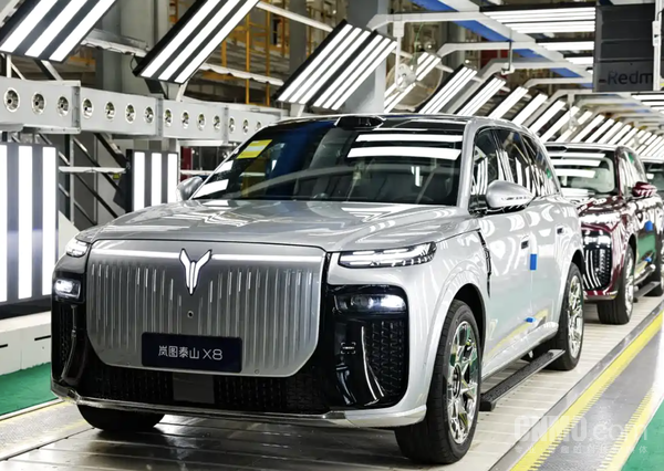 岚图泰山X8 EV