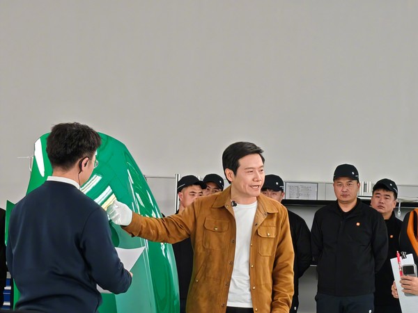 胡锡进评价雷军直播拆解小米汽车：回归产品本源