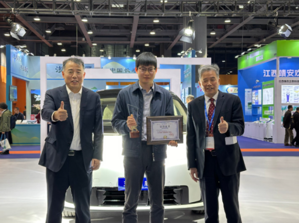 钟南山院士见证 理想汽车两款i系列纯电SUV再度获奖