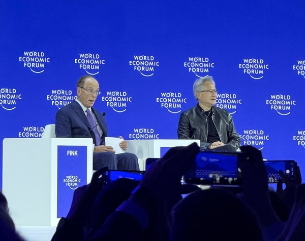 早报：深蓝发布2026新春促销政策 曝苹果研发AI“别针”