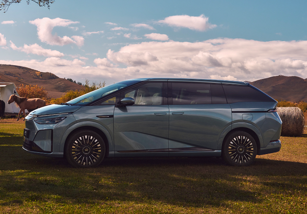 小鹏X9增程版上市72小时快报出炉：理想L8也是对手？