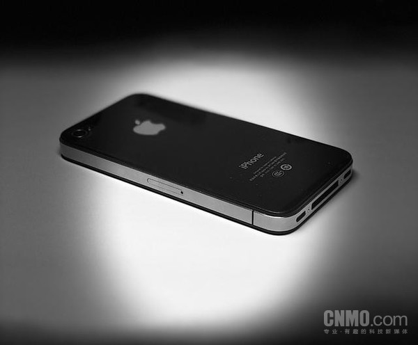 iPhone 4“天线门”事件谜底揭晓：改动20字节即可修复？
