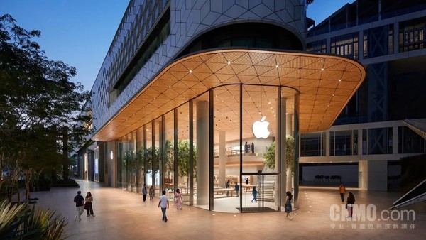 苹果在印度的第一家Apple Store开业!CEO库克出席