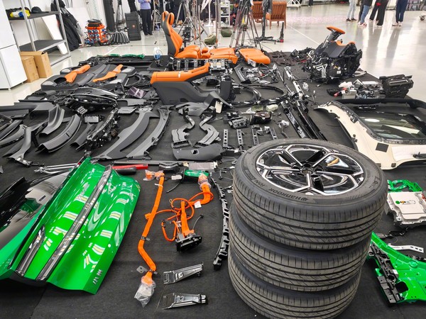 胡锡进评价雷军直播拆解小米汽车：回归产品本源