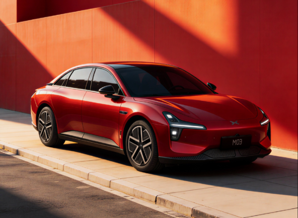 小鹏MONA M03新增“车厘子红”改色 个性化服务再升级