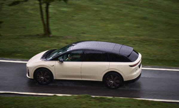 钟南山院士见证 理想汽车两款i系列纯电SUV再度获奖