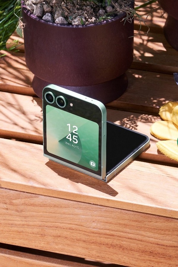 以AI开辟突围之路 三星Galaxy Z Flip6重塑小折叠屏的未来