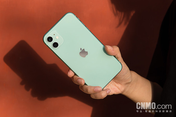 早报：苹果iPhone 11可升级iOS 27 阿维塔07L手稿公布