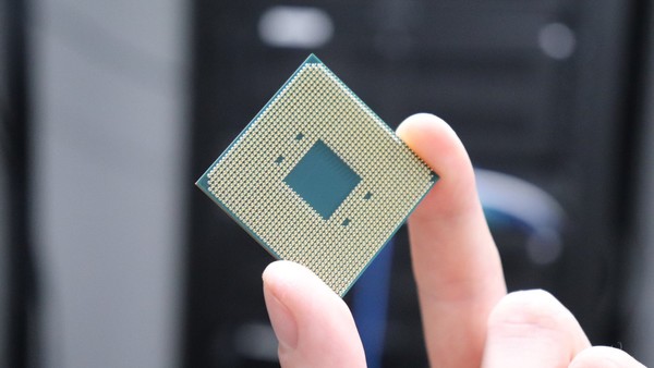 海关查获一起藏匿360个CPU进境案!又是客车改装