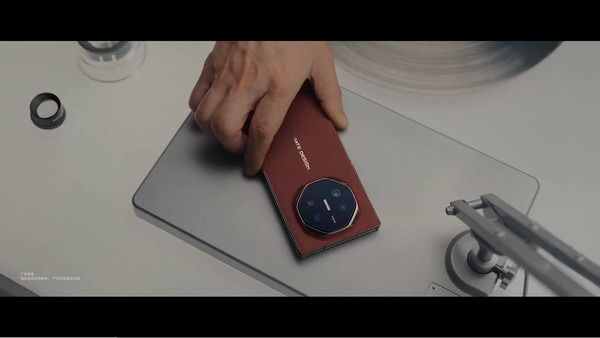 华为日本将于10月2日发布旗舰级新品 难道是三折叠?