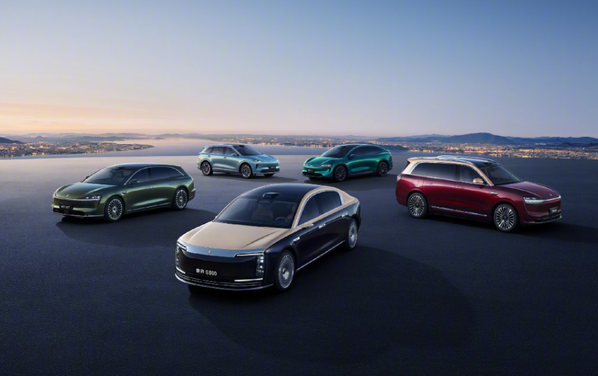 鸿蒙智行新车三箭齐发 能否再续爆款神话?