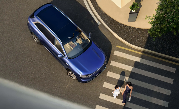 靳玉志谈智驾的终极意义:让出行更安全 让生活更美好