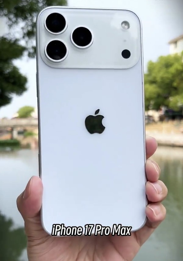 iPhone 17 Pro Max机模曝光 厚度明显增加 电池有提升?