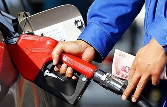 国内油价迎来三连涨!加满一箱多花11元 下轮或还要涨