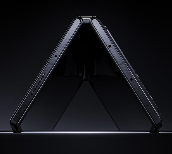 小米总裁开始预热新款小折叠屏手机 MIX Flip本月发布？