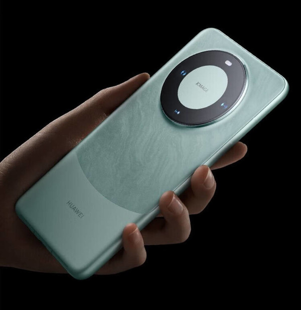 华为Mate60 Pro开售后流量爆炸 热度是iPhone 15十倍!
