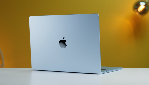 MacBook Air获CNMO年度评选“轻薄创意首选”