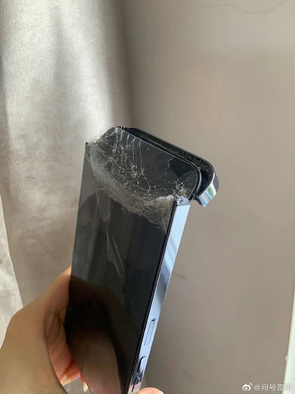 &nbsp;#手机被前男友折断了#