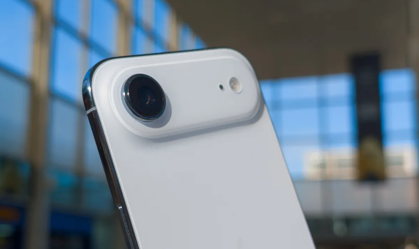 外媒:苹果折叠屏可能是iPhone Air三明治 明年问世