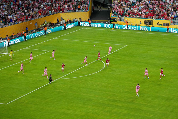 2025FIFA世俱杯开幕,海信100吋电视世界第一广告又“刷屏”
