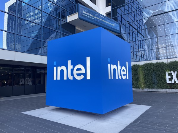 英特尔或于2028年有望为苹果iPhone代工部分芯片