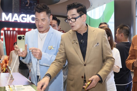 众TVB影星齐聚荣耀深圳湾阿尔法旗舰店 点赞Magic9系列