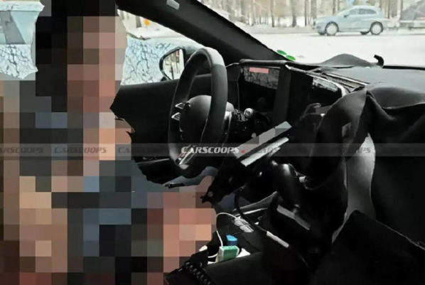 梅赛德斯-AMG GT电动跑车内饰曝光 融合科技和奢华