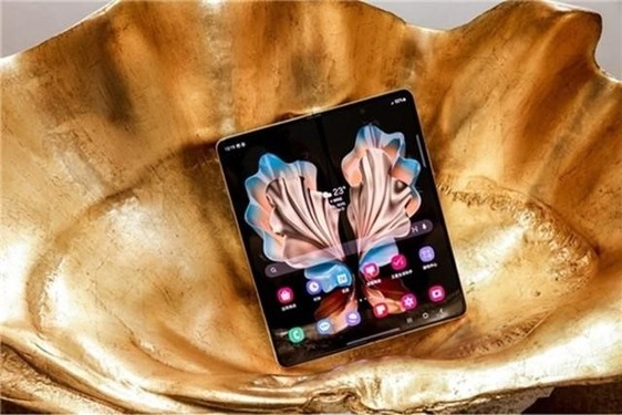 科技力量改变生活  用心系天下三星W24开启崭新一年